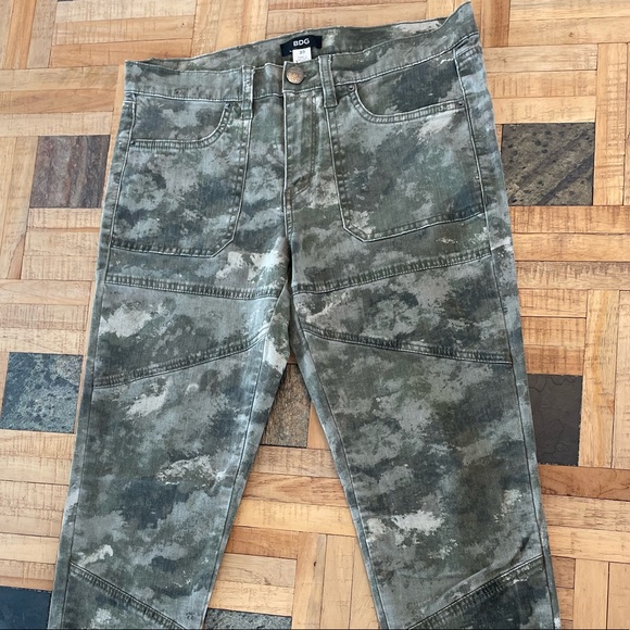 BGD Urban Outfitters Camo Skinny Jeans with Ankle Zippers - Picture 2 of 8